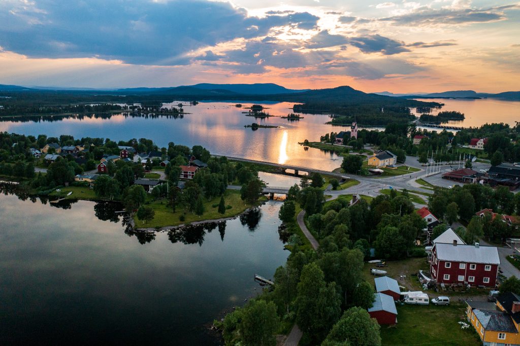 Arjeplogs samhälle, en sommarnatt.