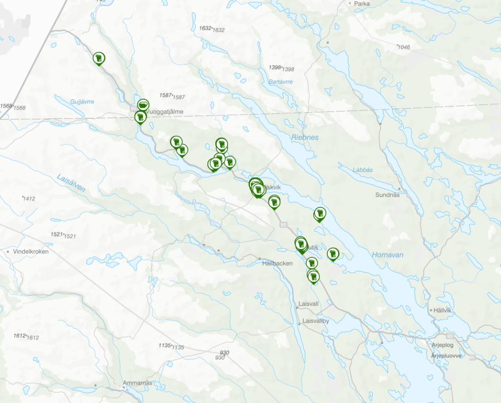 En karta över västra Arjeplog där tömningsplatser är utplacerade med kartnålar.