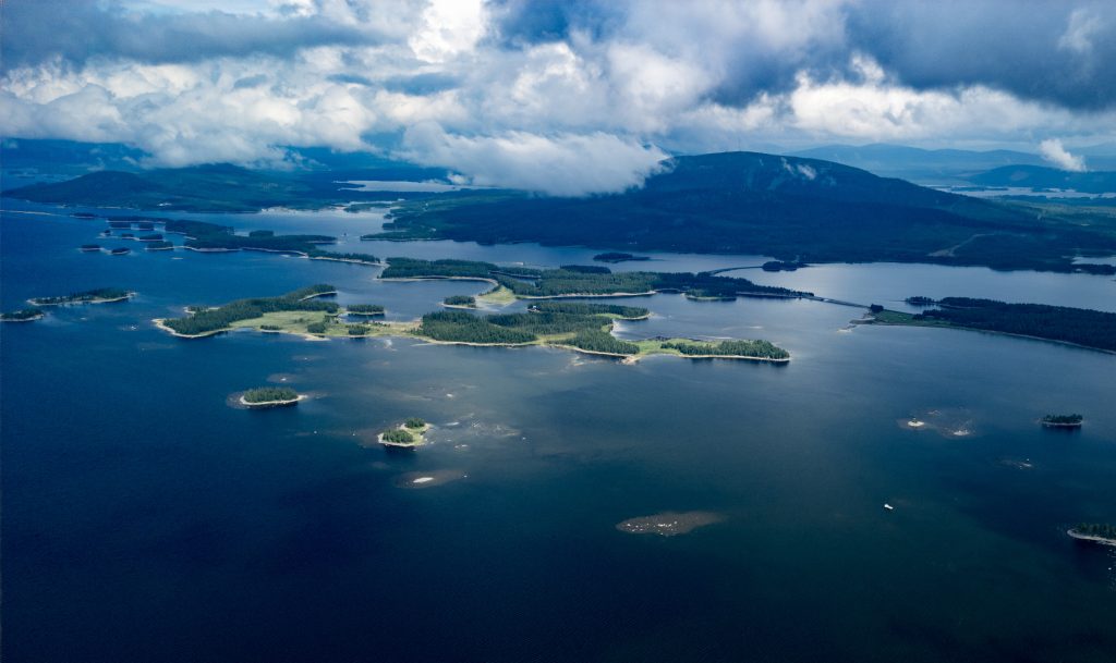 Flygvy över Galtis och Hornavan.