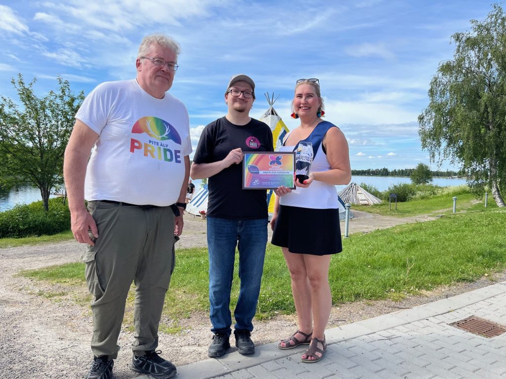 Jimmy Stenman, ordförande RFSL Pite Älvdal, Konstantin Golava, ordförande Human Pride samt Sara Dahlberg, Arjeplogs kommun.