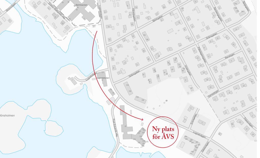 Svart-vit karta över delar av Lugnet med en röd pil som visar flytten av ÅVS-stationen.