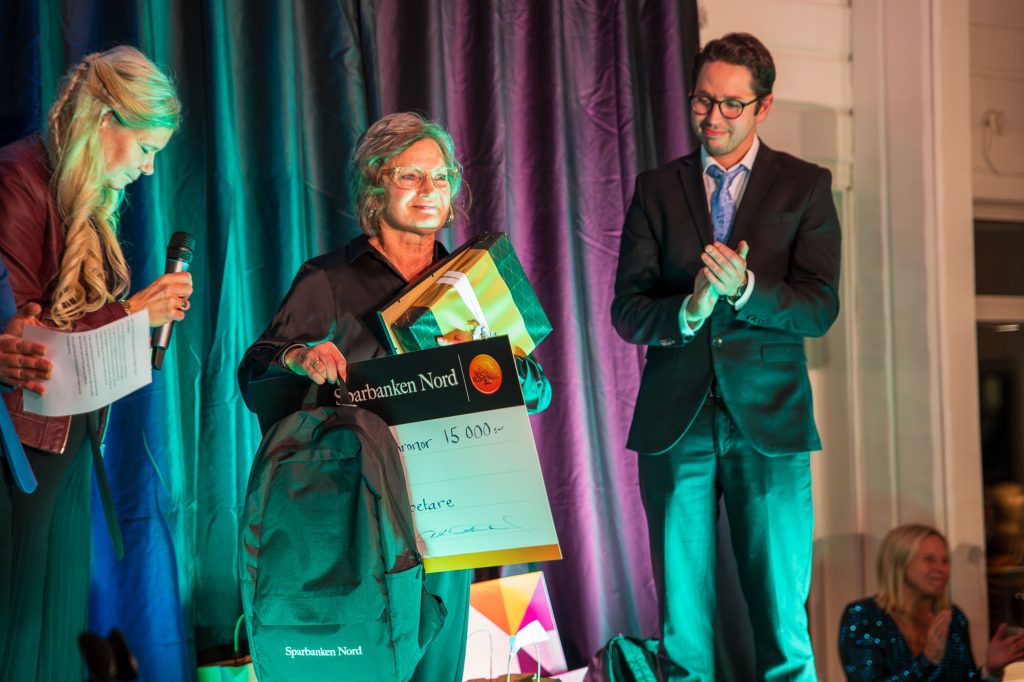 Bitte Westerlund mottar pris på Näringslivsgalan.