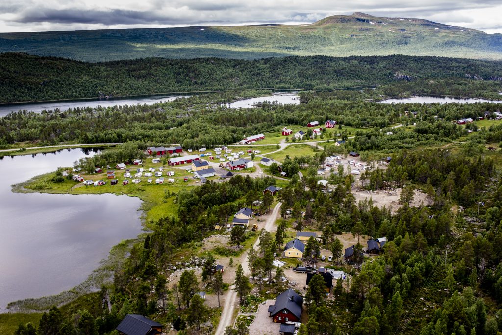 Flygvy över Adolfström en sensommardag