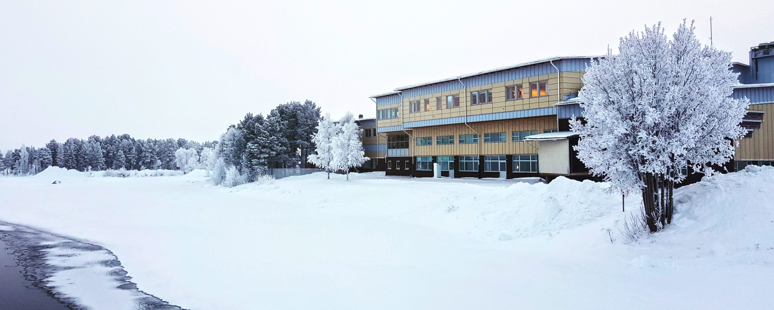 Baksida Hornavanskolan Vinterbild