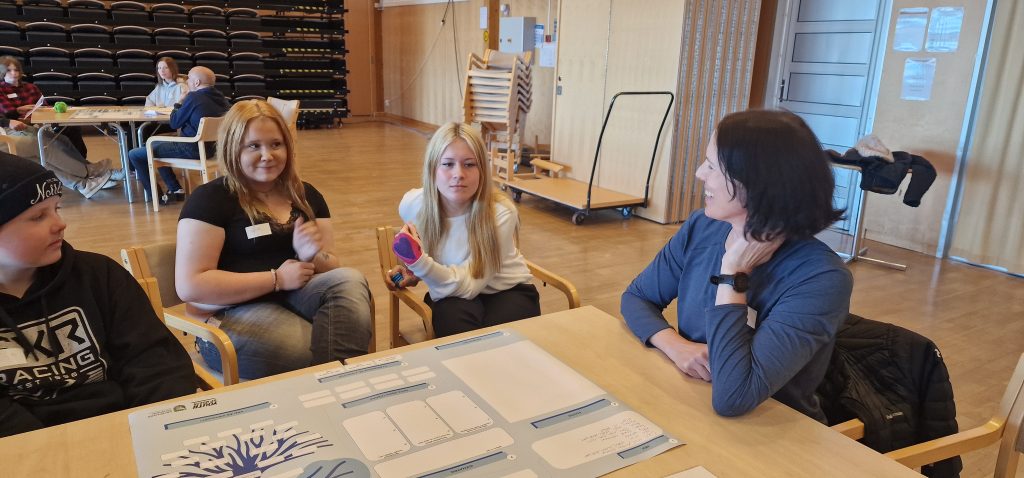 Anna Kaltenegger, i möte med Arjeplogs ungdomar.