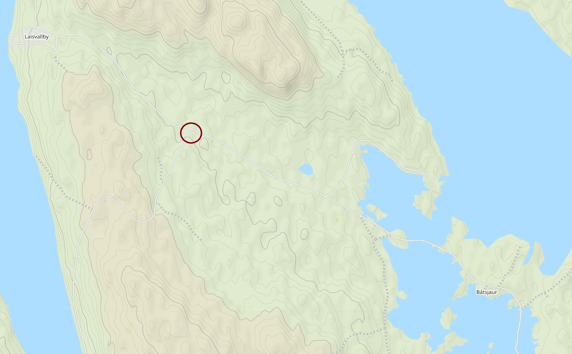 Karta över Laisvallby och Båtsjaur med berört vägskäl inringat i rött.